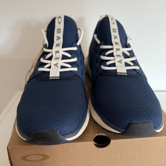 OAKLEY Dry OS Running/Casual tennis shoe Sneakers ~ Men's 10.5 ~ Navy ~MSRP $100 - Picture 4 of 11